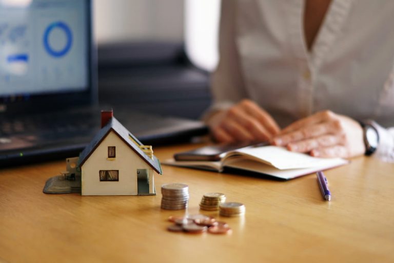 ¿Por qué no tasar tu casa tú mismo antes de venderla?